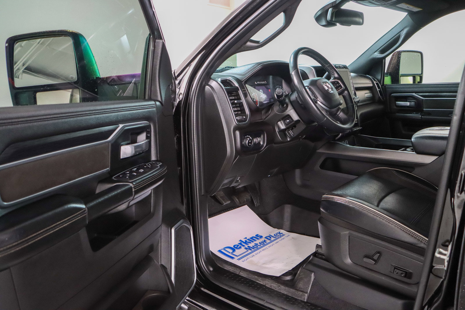 Used 2024 RAM 3500 Laramie w/ Night Edition AWD/4WD image 3