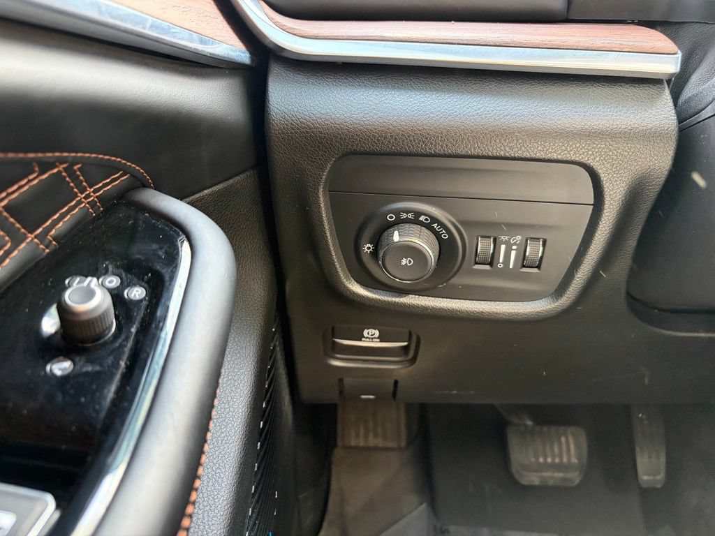 Used 2022 Jeep Grand Cherokee Summit w/ Adv Protech Group IV AWD/4WD image 37