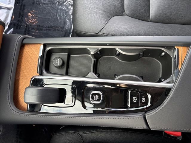 Certified 2023 Volvo XC90 T8 Plus w/ Protection Package Premier image 23