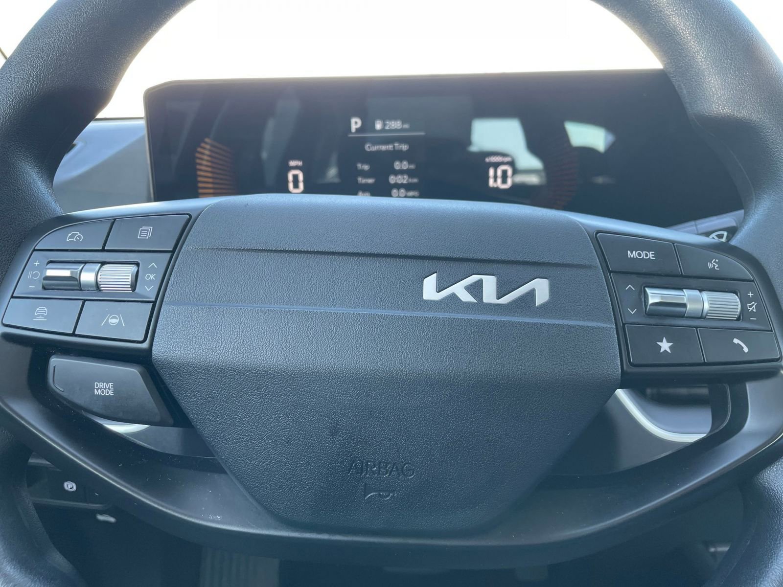 Used 2025 Kia K4 LXS image 25