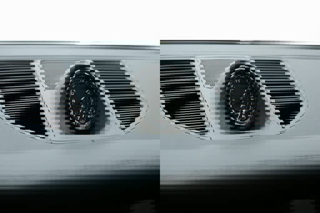 Certified 2025 Porsche Macan image 30