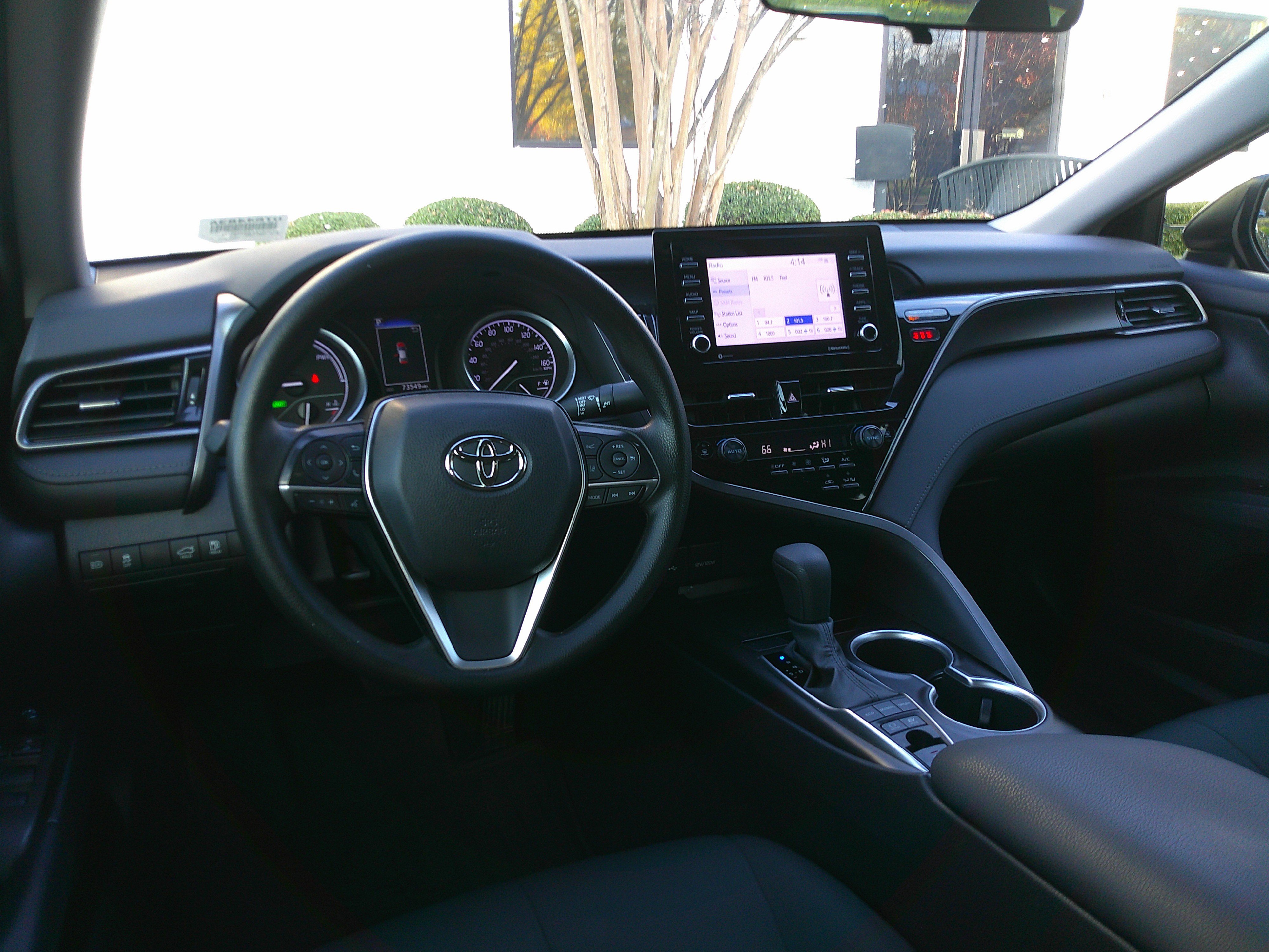 Used 2022 Toyota Camry LE image 31