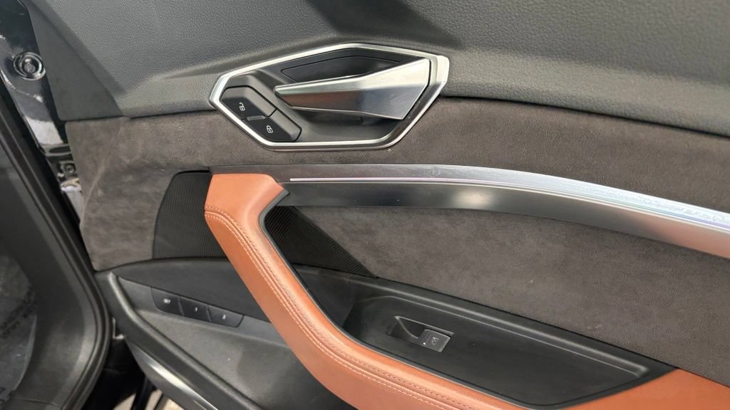Used 2019 Audi e-tron Prestige AWD/4WD image 24
