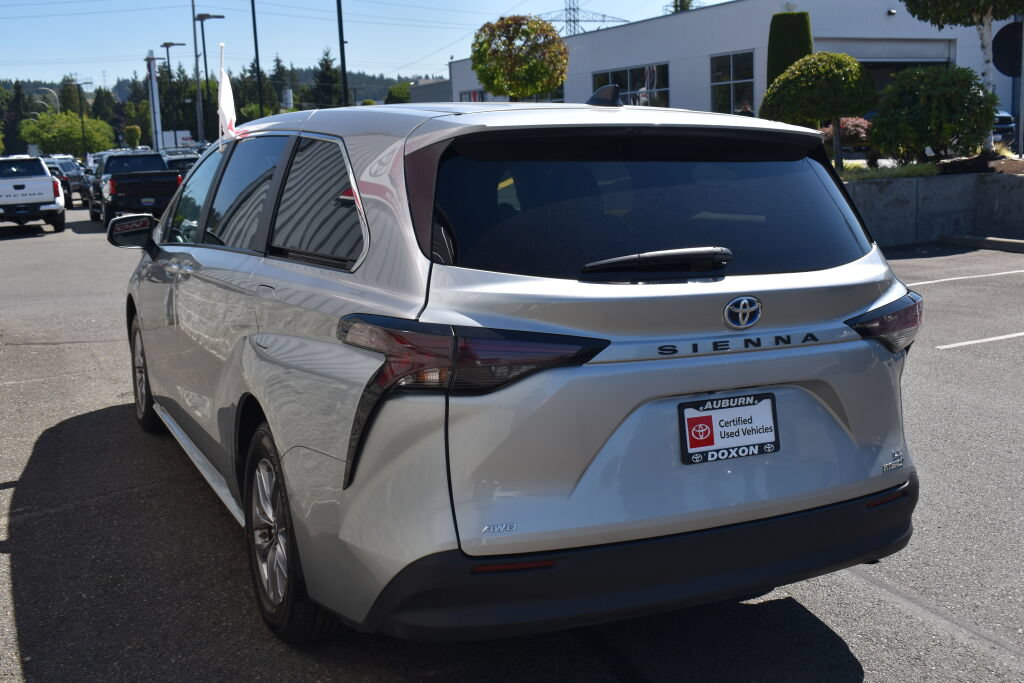 Certified 2024 Toyota Sienna LE AWD/4WD image 7