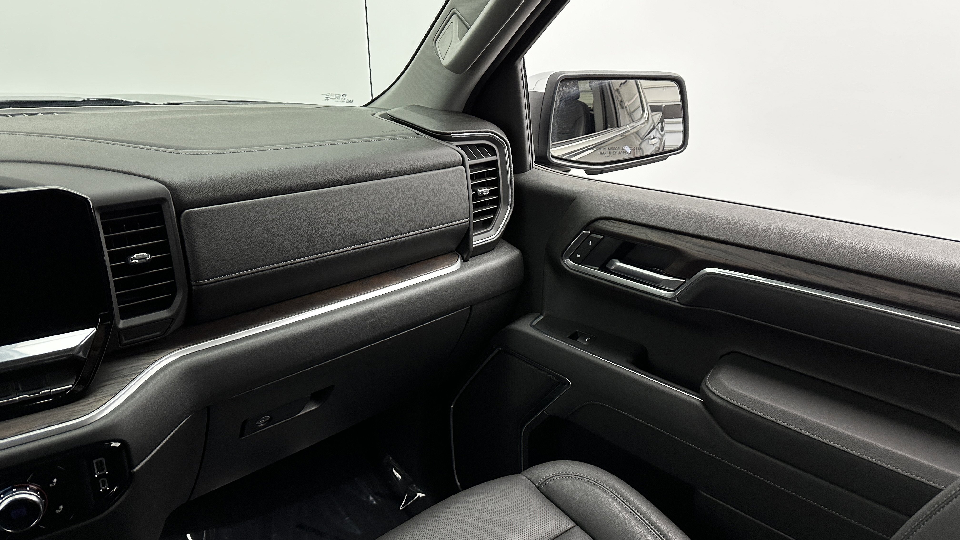 Used 2026 GMC Sierra 1500 SLT image 30