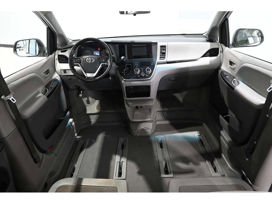 Used 2015 Toyota Sienna L FWD image 21