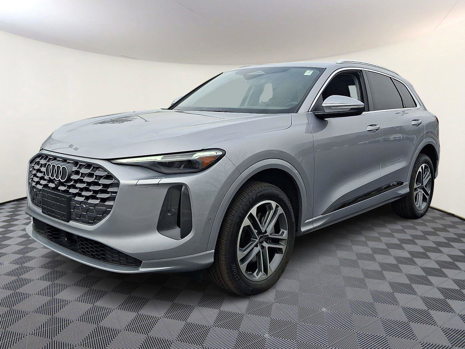 Used 2025 Audi Q5 Premium Plus w/ Premium Plus image 3