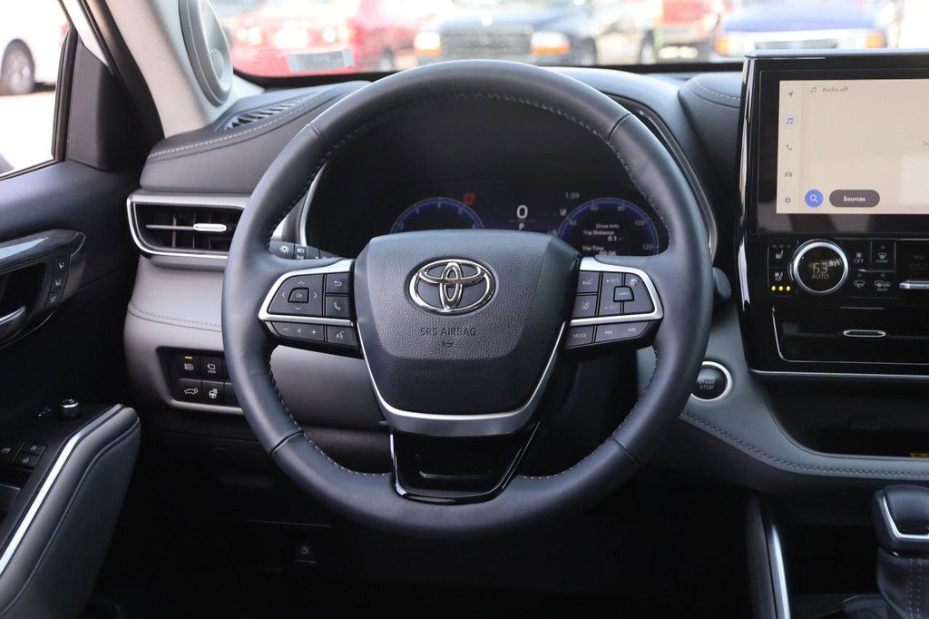 Used 2024 Toyota Highlander Platinum FWD image 25