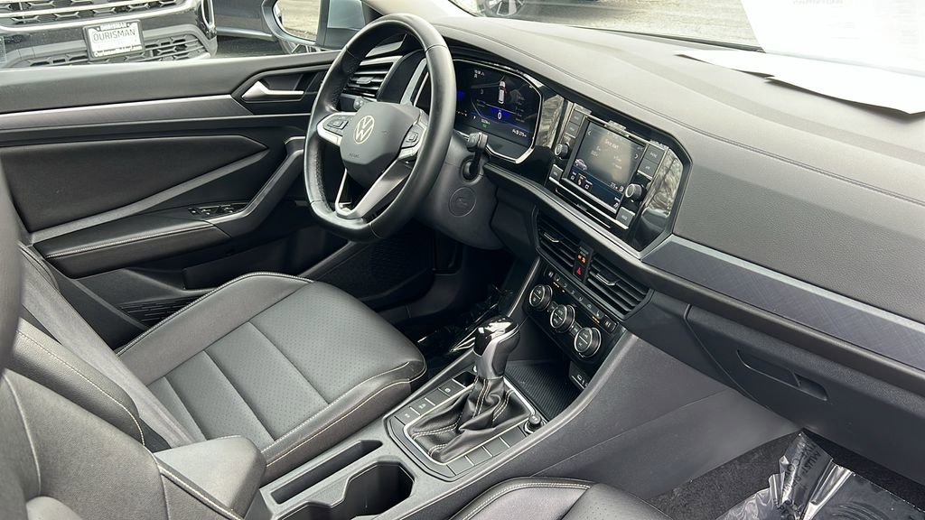 Certified 2024 Volkswagen Jetta SE image 10
