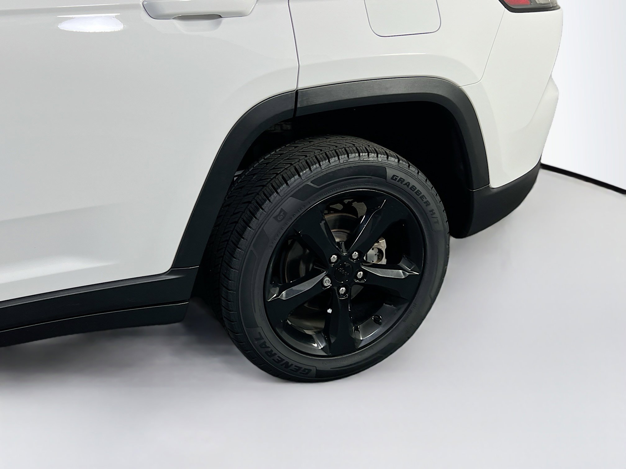 Used 2023 Jeep Grand Cherokee Altitude image 29