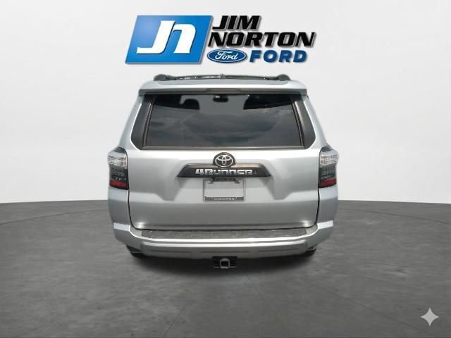 Used 2019 Toyota 4Runner TRD Off-Road AWD/4WD image 9