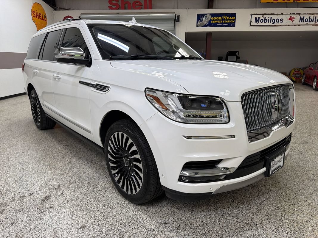 Used 2020 Lincoln Navigator Black Label w/ Cargo Convenience Package AWD/4WD image 11