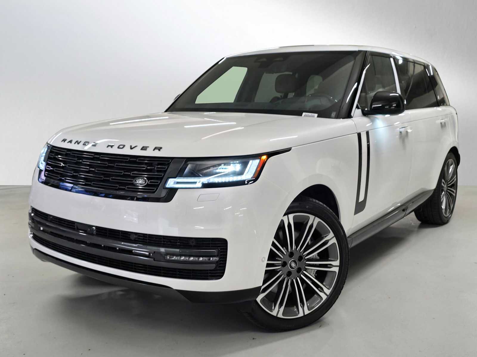 New 2025 Land Rover Range Rover Long Wheelbase SE AWD/4WD image 1