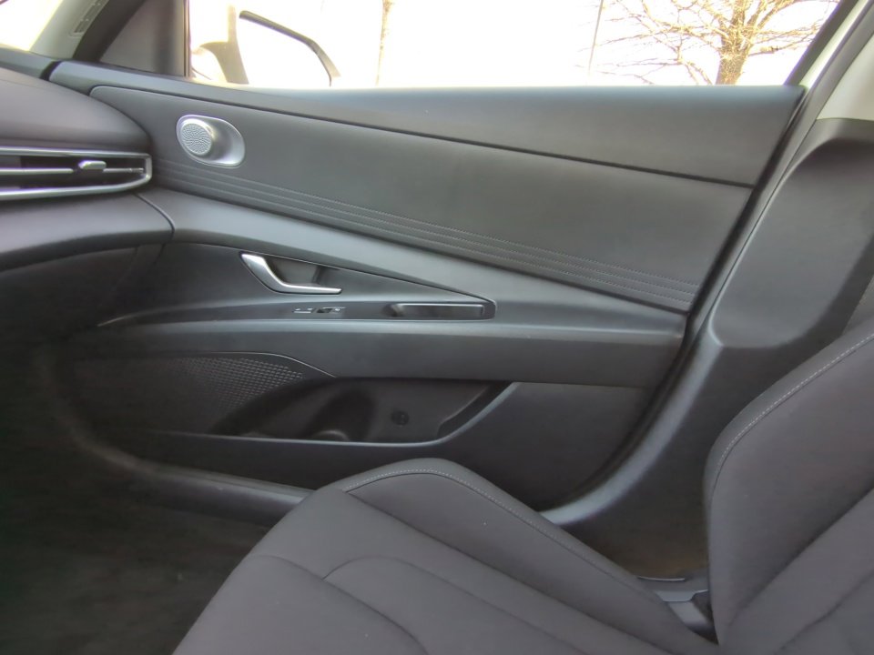 Certified 2023 Hyundai Elantra Blue image 31