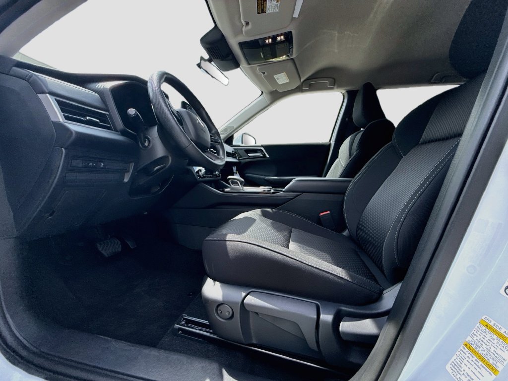 New 2026 Mitsubishi Outlander ES FWD image 21
