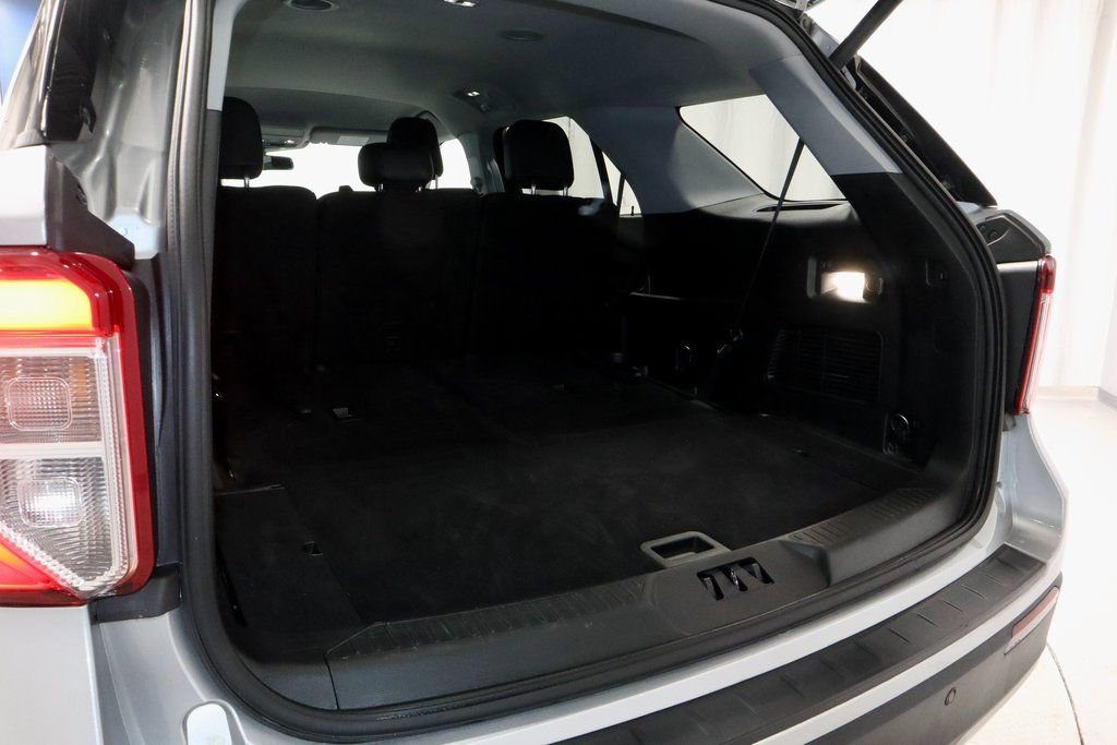 Certified 2022 Ford Explorer XLT w/ Equipment Group 202A image 13
