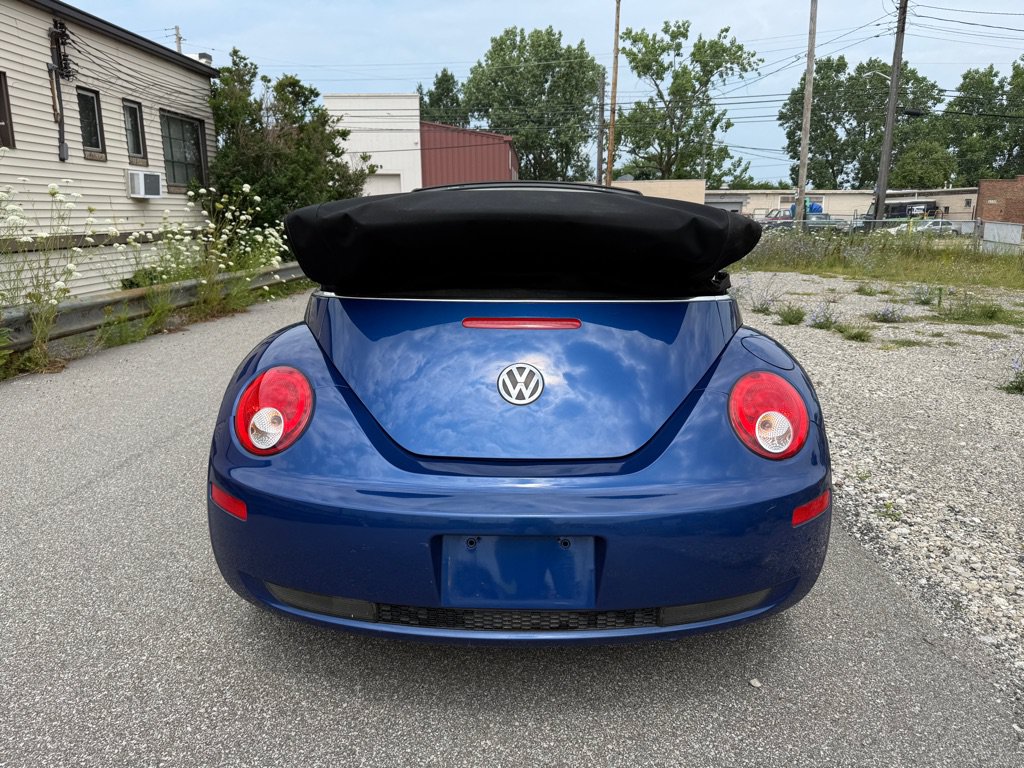 Used 2008 Volkswagen Beetle S FWD image 4