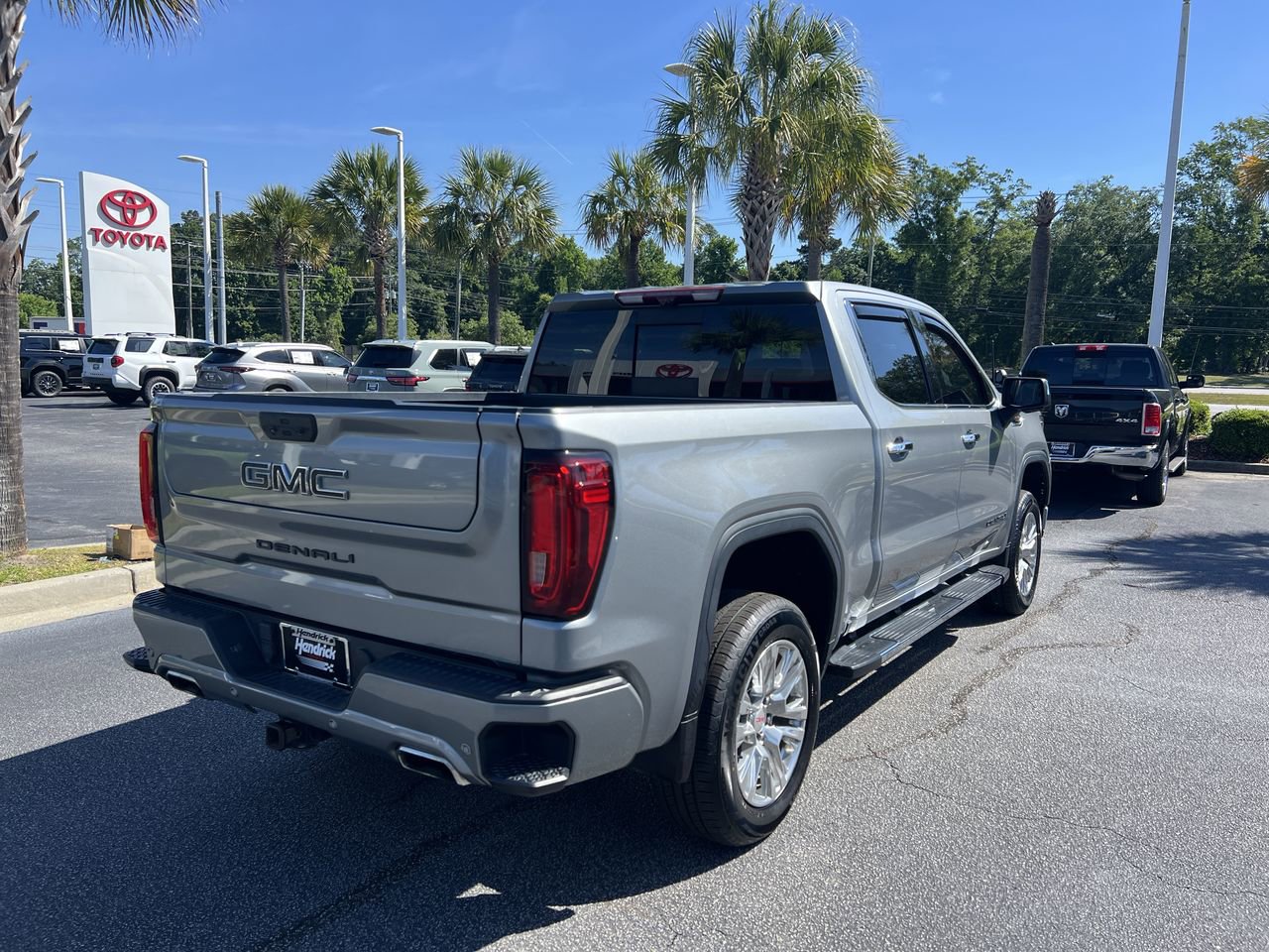 Used 2023 GMC Sierra 1500 Denali w/ Technology Package AWD/4WD image 10