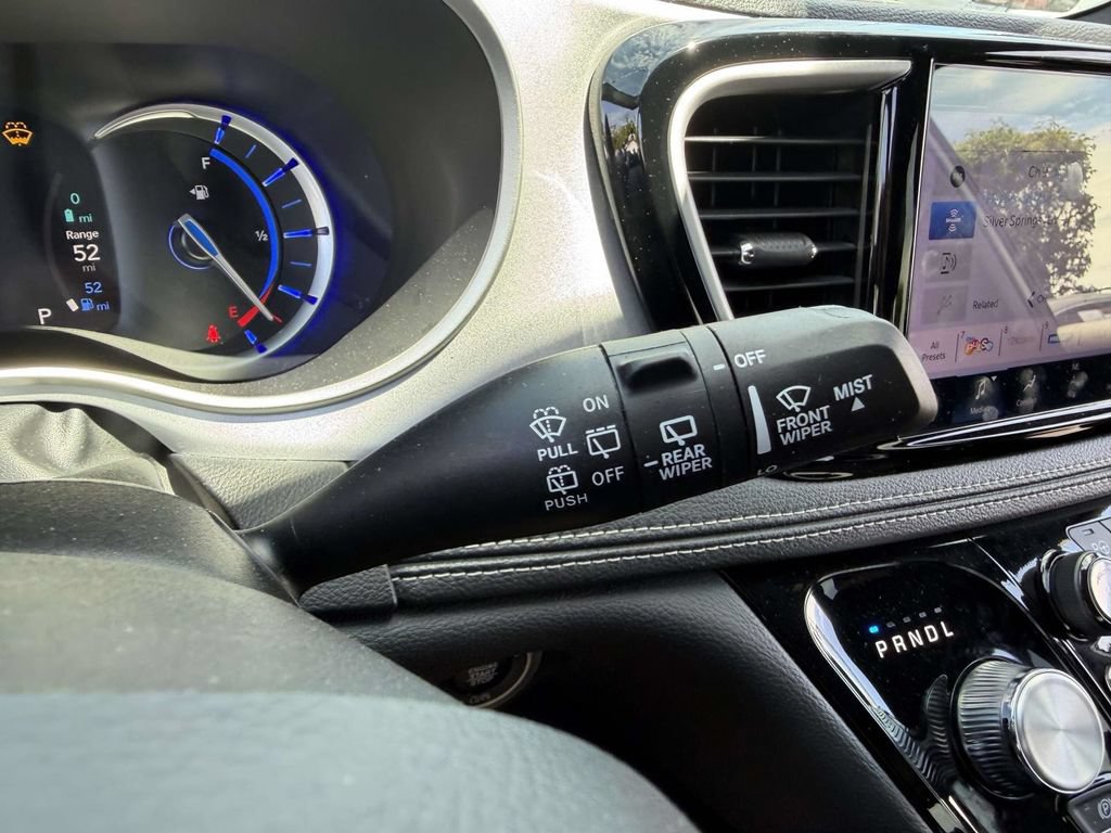 Used 2024 Chrysler Pacifica Limited FWD image 34