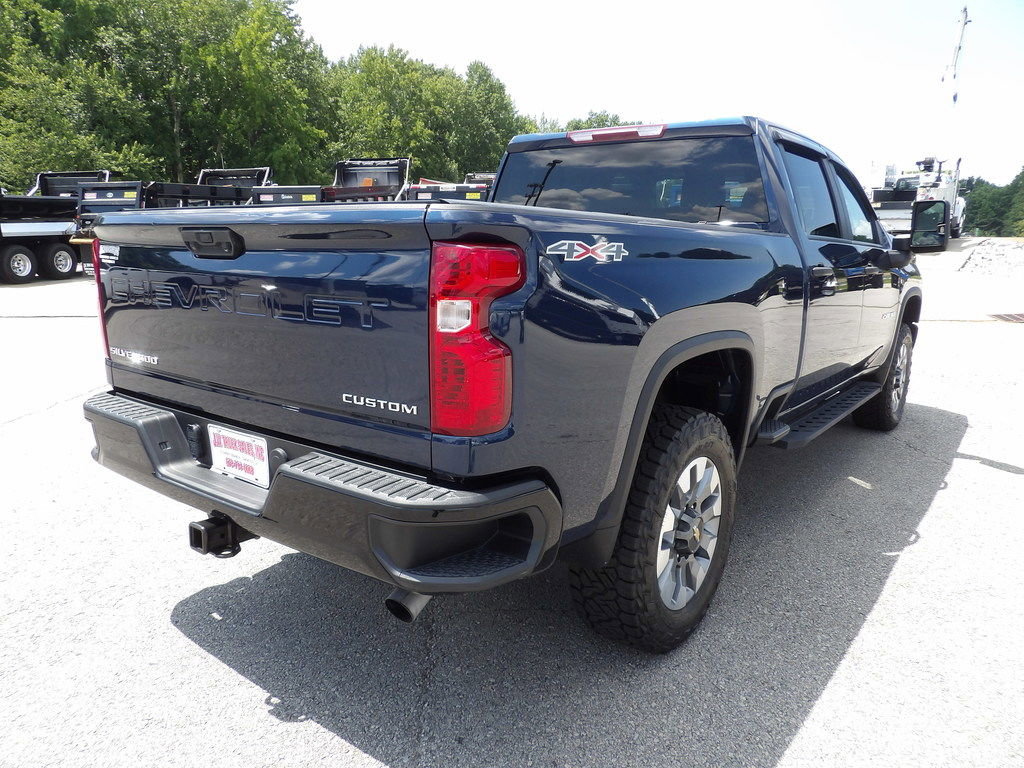 Used 2022 Chevrolet Silverado 2500 Custom w/ Custom Value Package AWD/4WD image 7