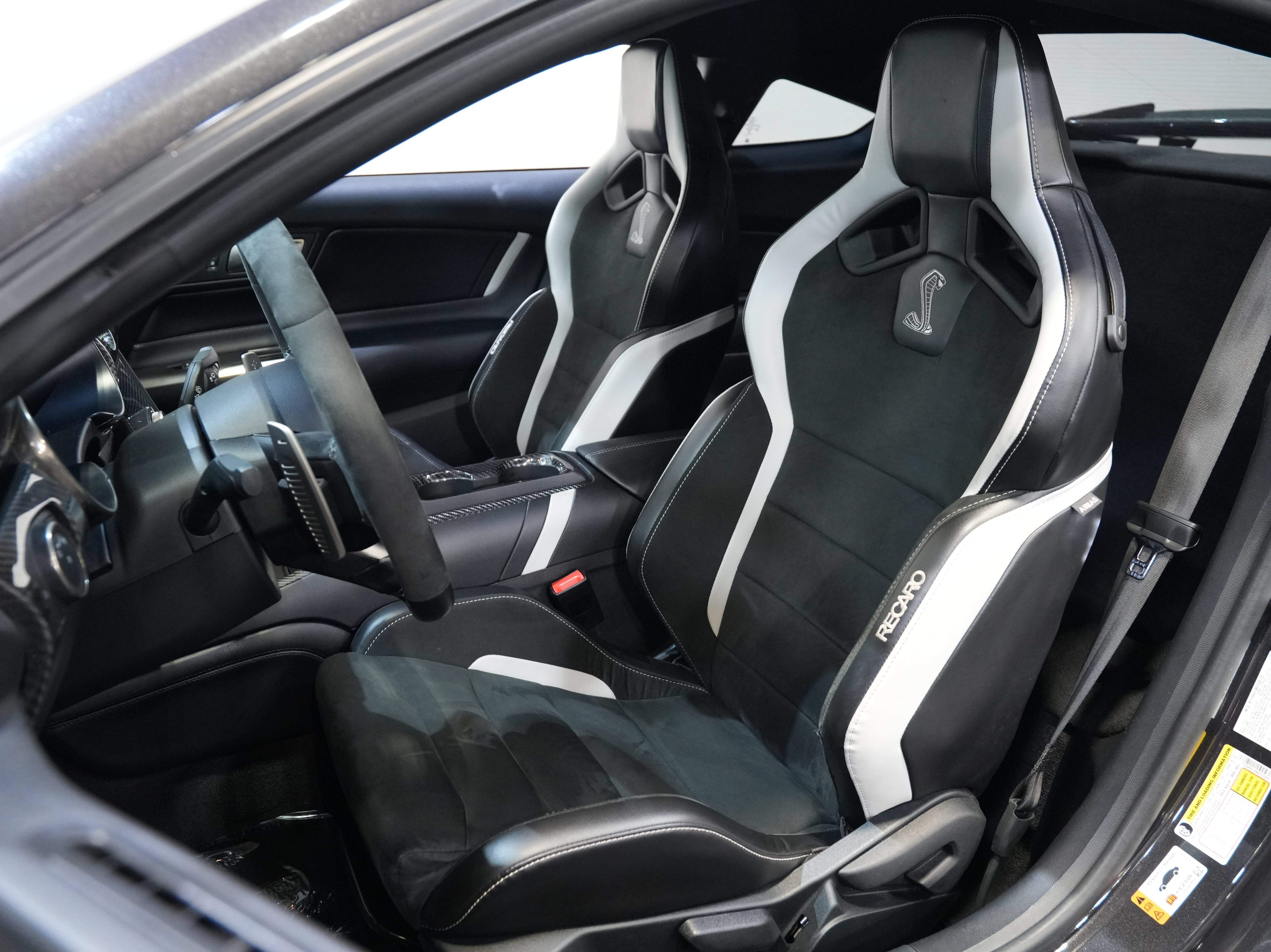 Used 2022 Ford Mustang Shelby GT500 w/ Carbon Fiber Track Pack RWD image 30