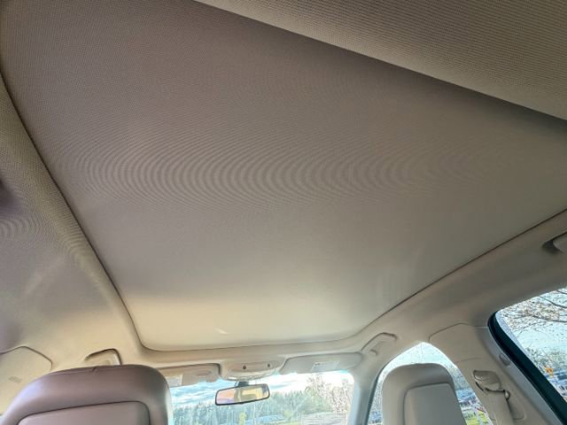 Used 2017 Lincoln Continental Select image 11