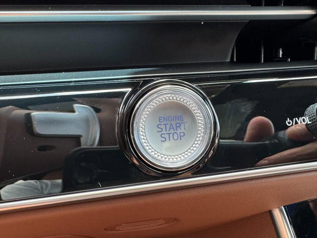 Used 2026 Genesis GV70 2.5T Advanced image 18