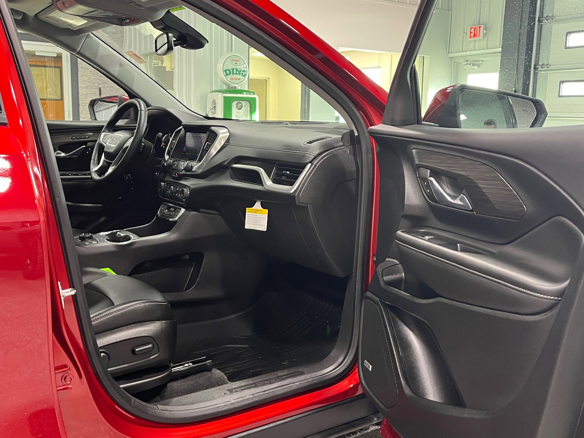 Certified 2024 GMC Terrain SLT w/ Infotainment Package II image 9