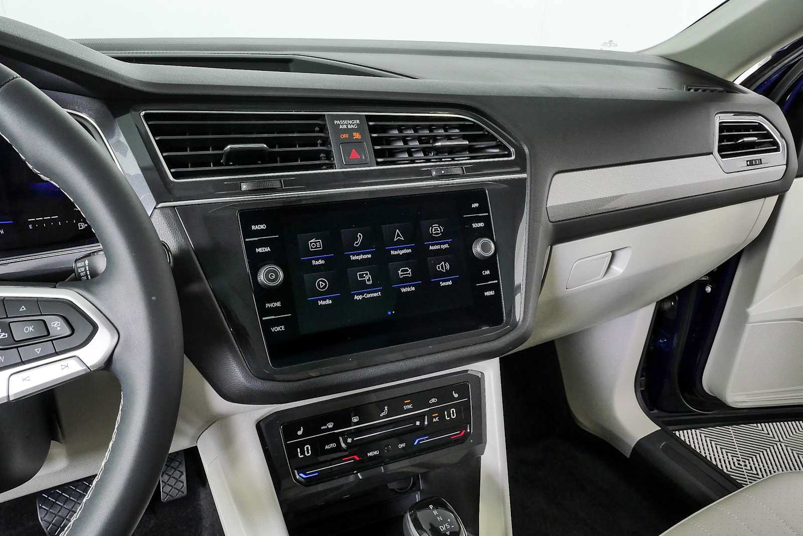 Certified 2023 Volkswagen Tiguan SE w/ Panoramic Sunroof Package FWD image 15