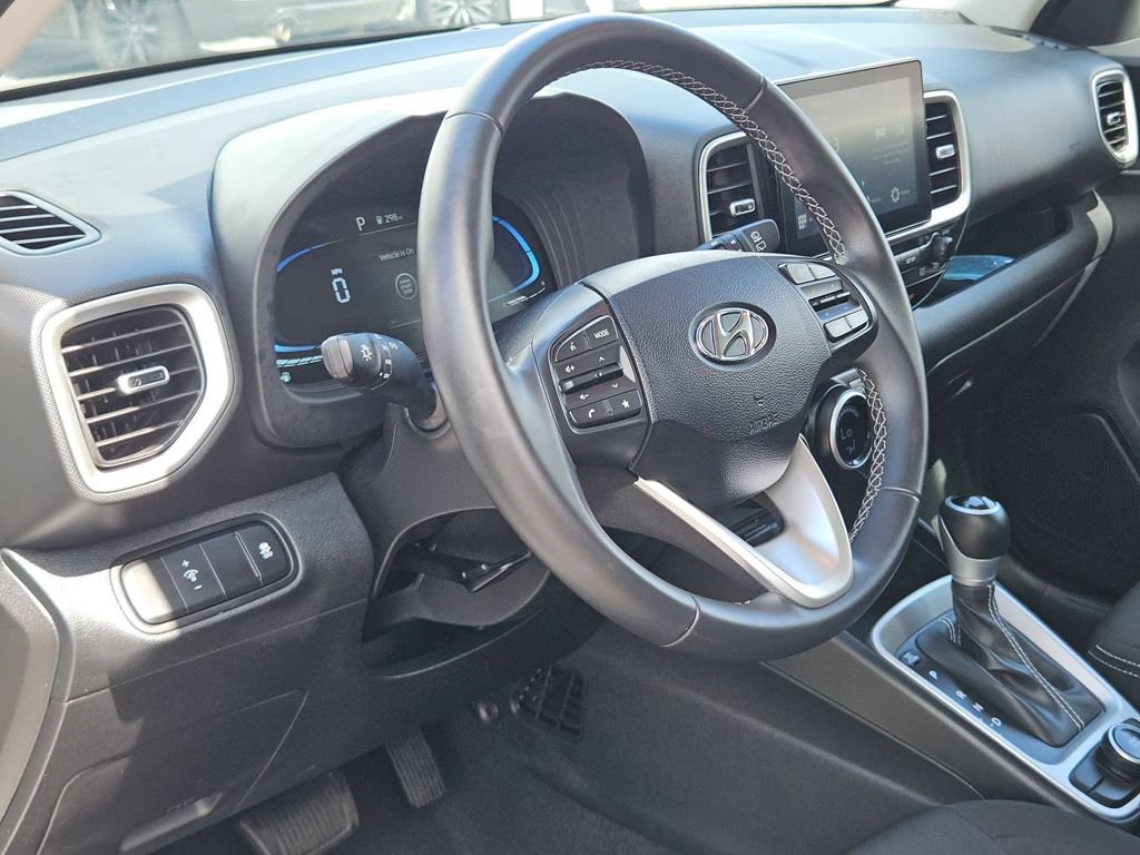 Used 2025 Hyundai Venue SEL FWD image 10