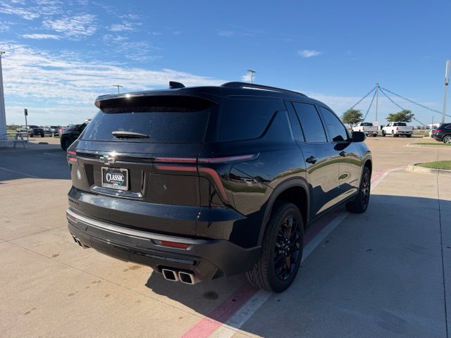 Used 2025 Chevrolet Traverse LT w/ Midnight/Sport Edition FWD image 3