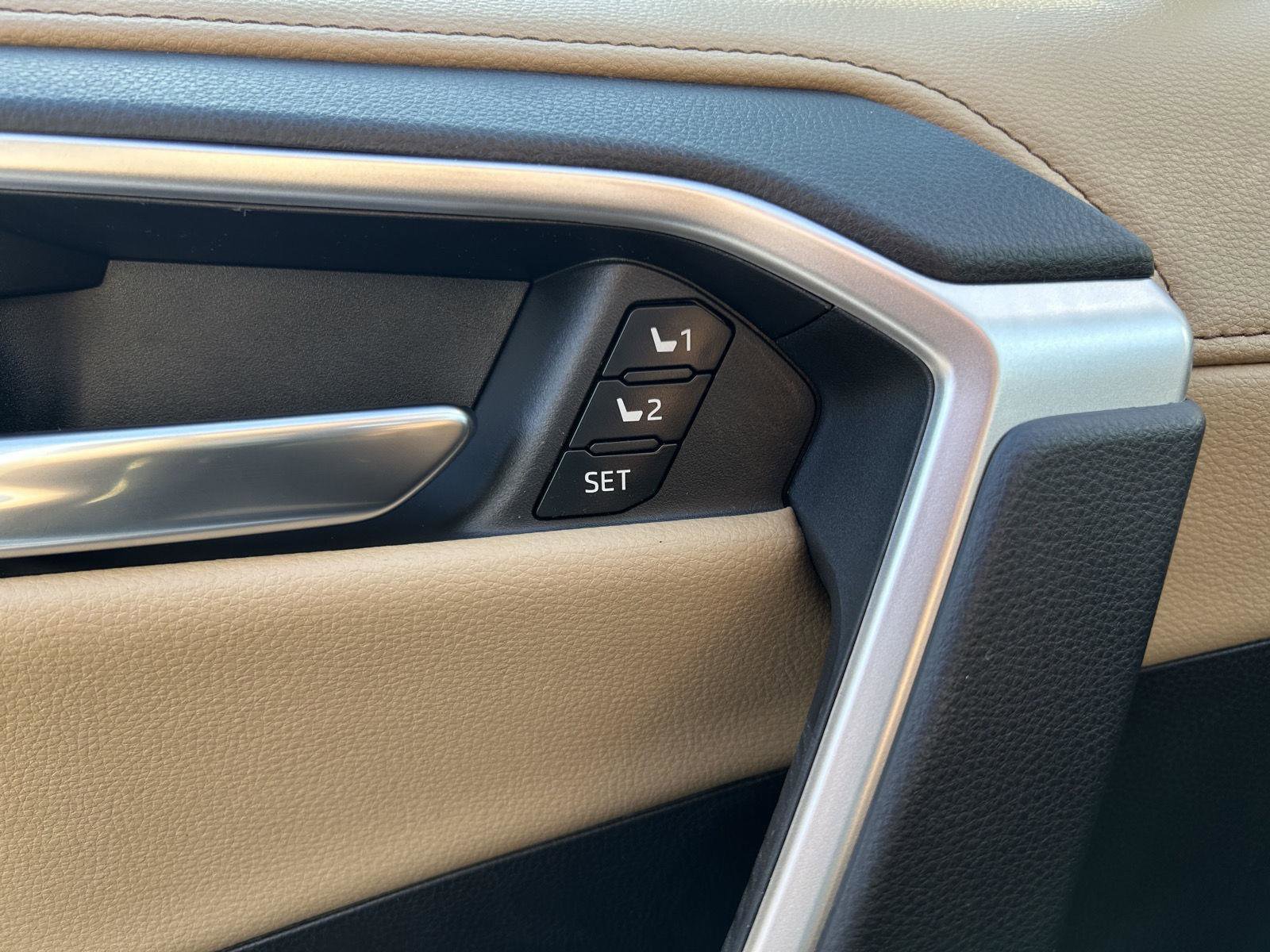 Used 2022 Toyota RAV4 Limited image 13