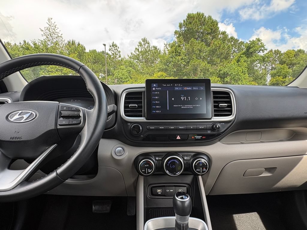 Used 2025 Hyundai Venue SEL FWD image 20