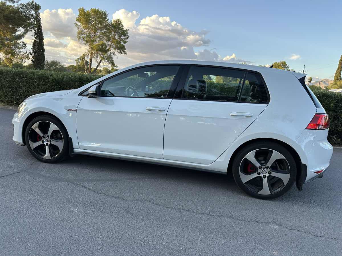 Used 2016 Volkswagen GTI SE w/ Lighting Package (SEL) FWD image 3