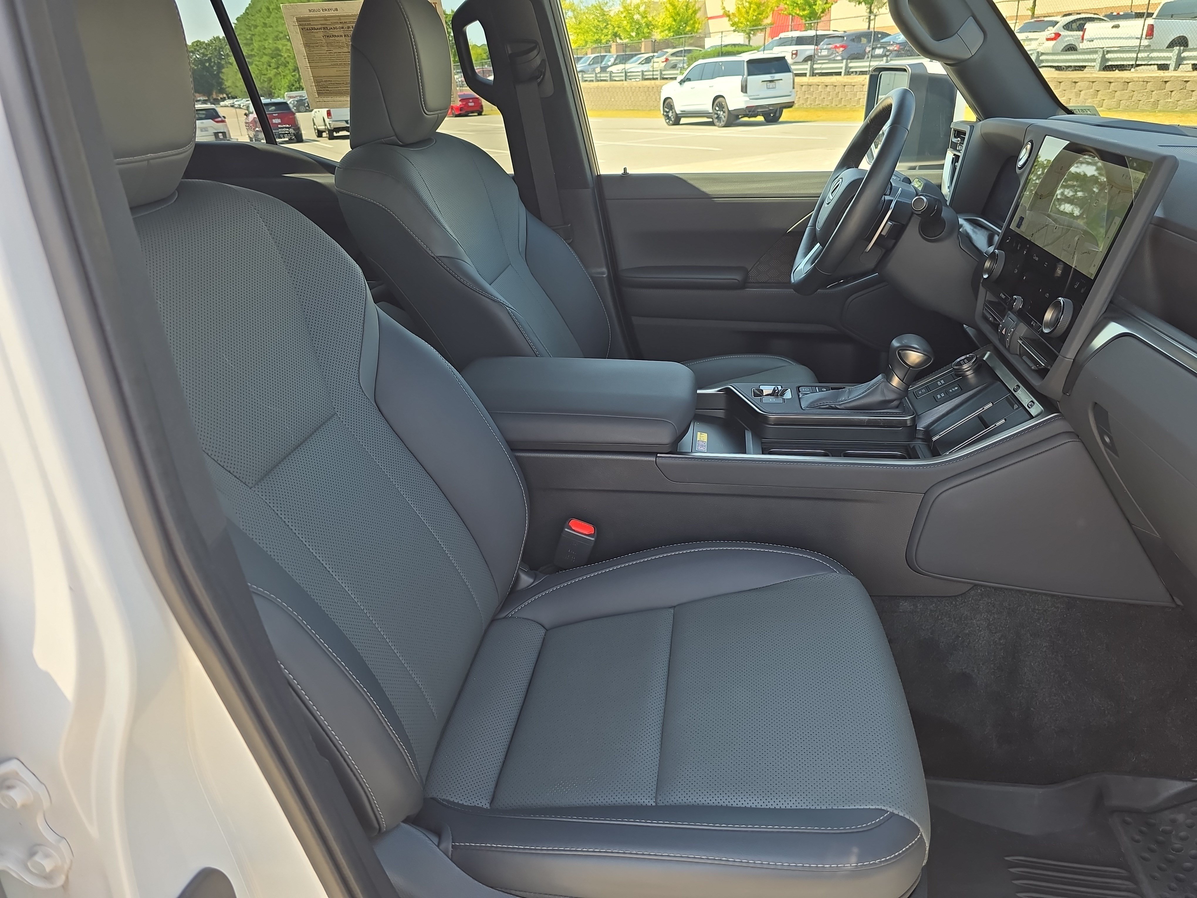 Used 2024 Lexus GX 550 w/ Accessory Package (Z1) AWD/4WD image 10