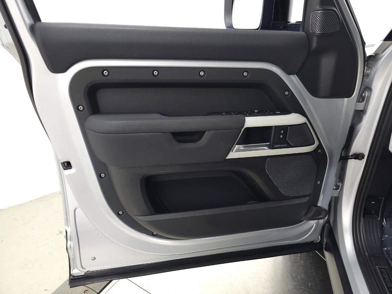 Used 2020 Land Rover Defender 110 First Edition AWD/4WD image 14