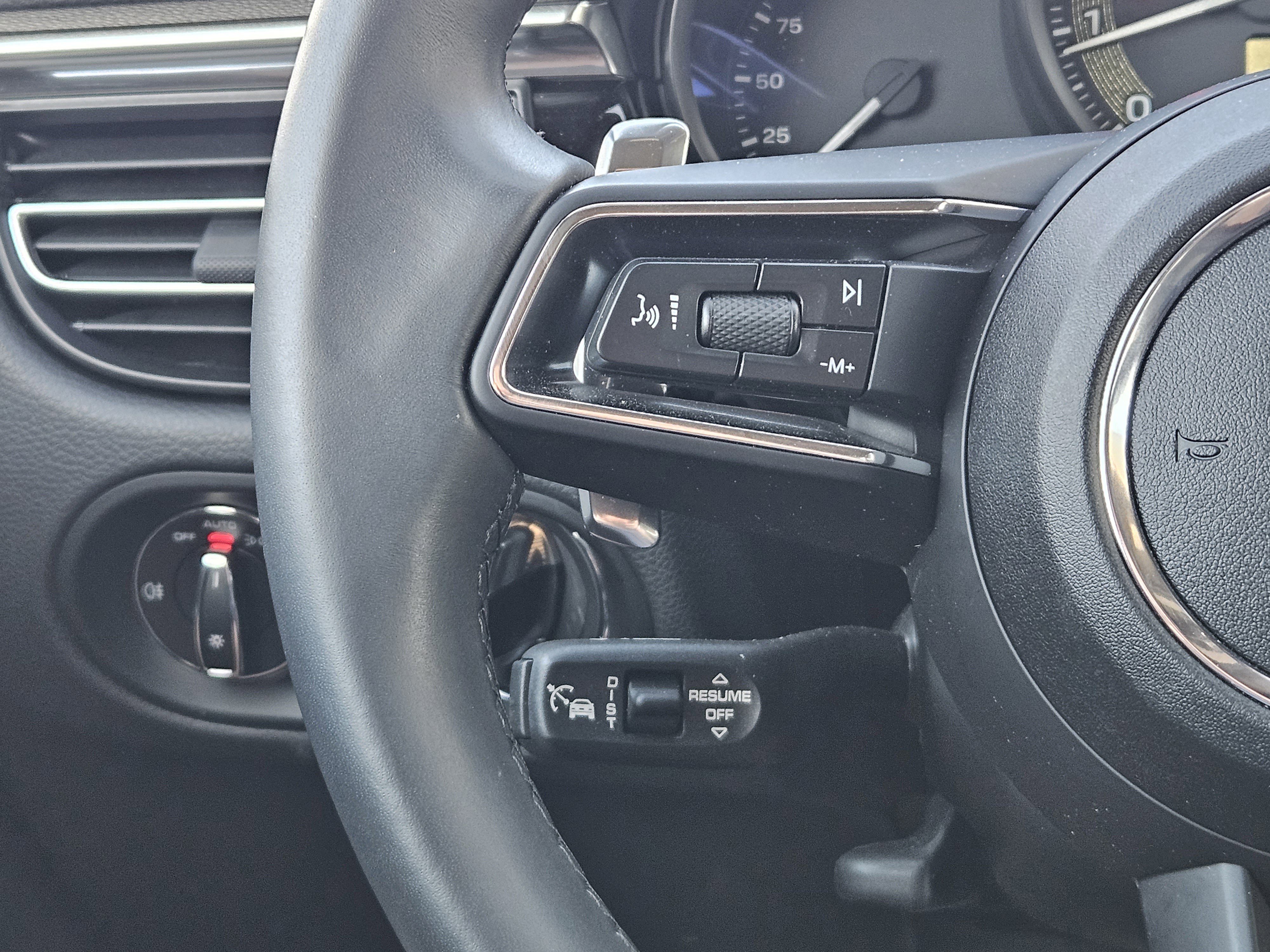 Certified 2025 Porsche Macan image 26