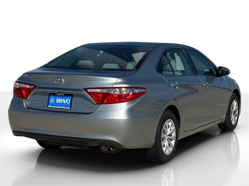 Used 2015 Toyota Camry LE image 5