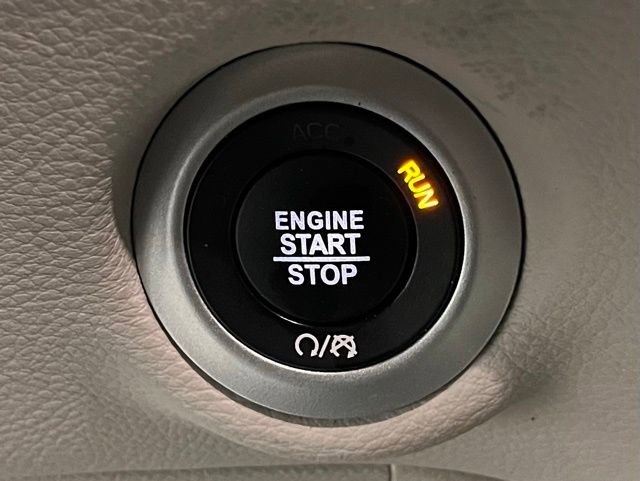 Used 2023 Chrysler Pacifica Limited FWD image 33