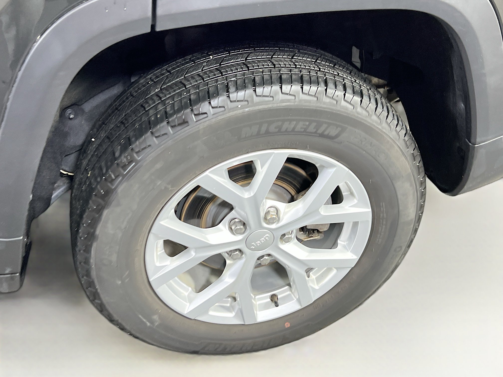 Used 2023 Jeep Grand Cherokee Limited AWD/4WD image 30