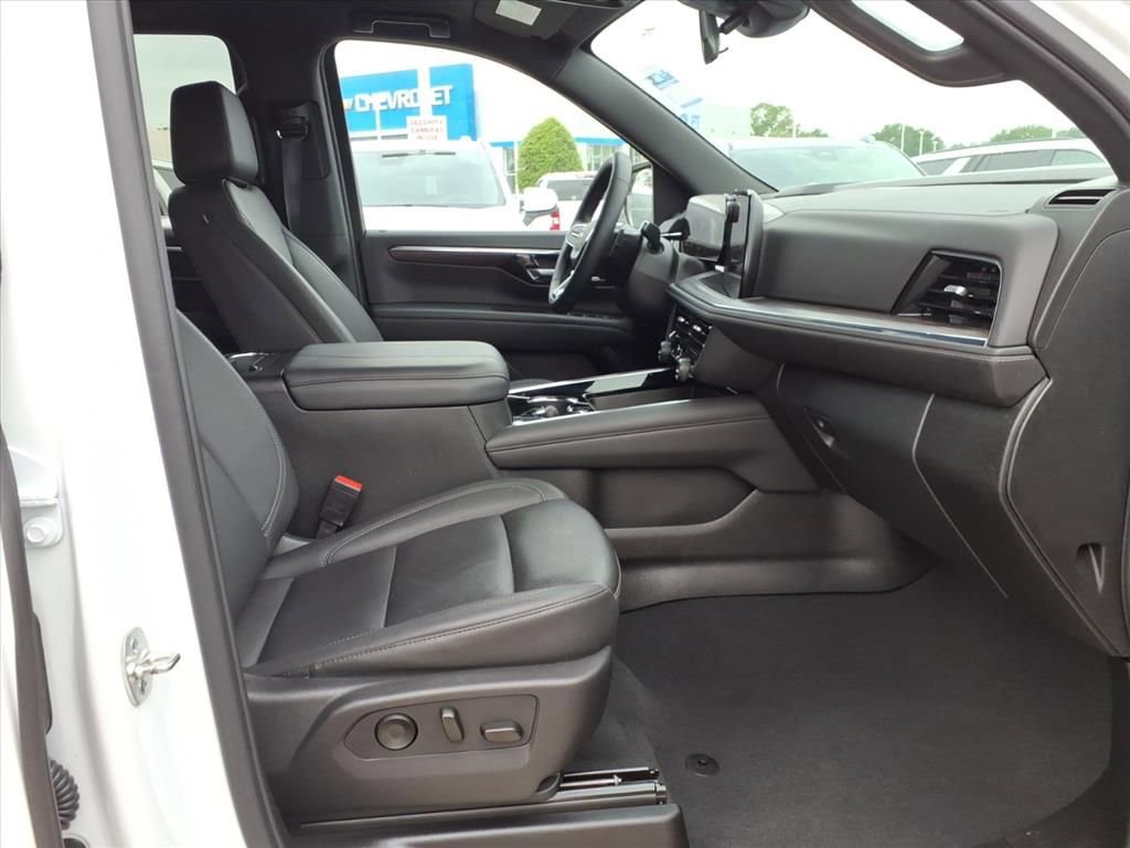 Used 2025 Chevrolet Tahoe LT image 17