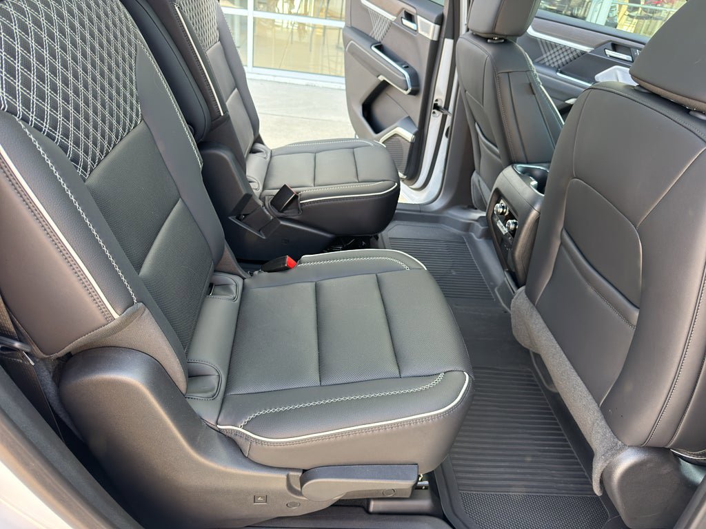 Used 2025 GMC Acadia Denali w/ Super Cruise Package image 32