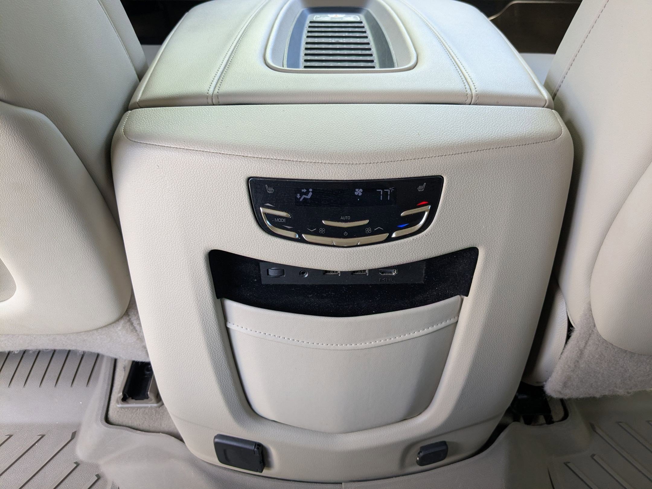 Used 2020 Cadillac Escalade ESV Premium Luxury image 28