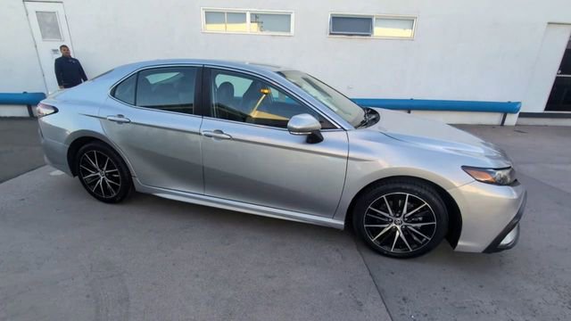 Used 2023 Toyota Camry SE w/ Protection Package (Q2) (TMS) FWD image 2