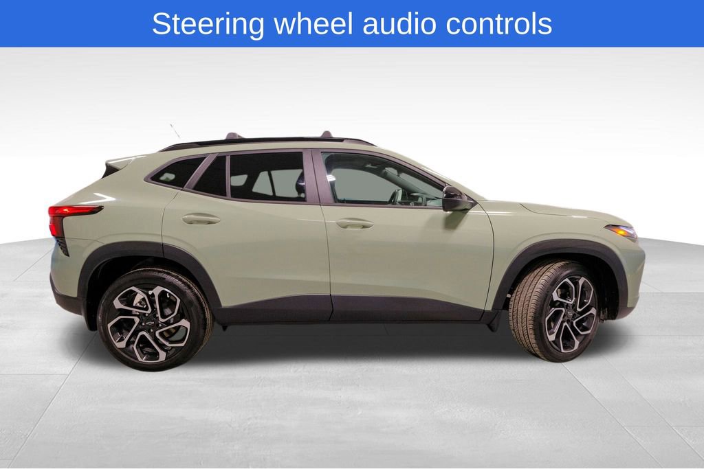 Used 2024 Chevrolet Trax RS w/ Sunroof Package image 9