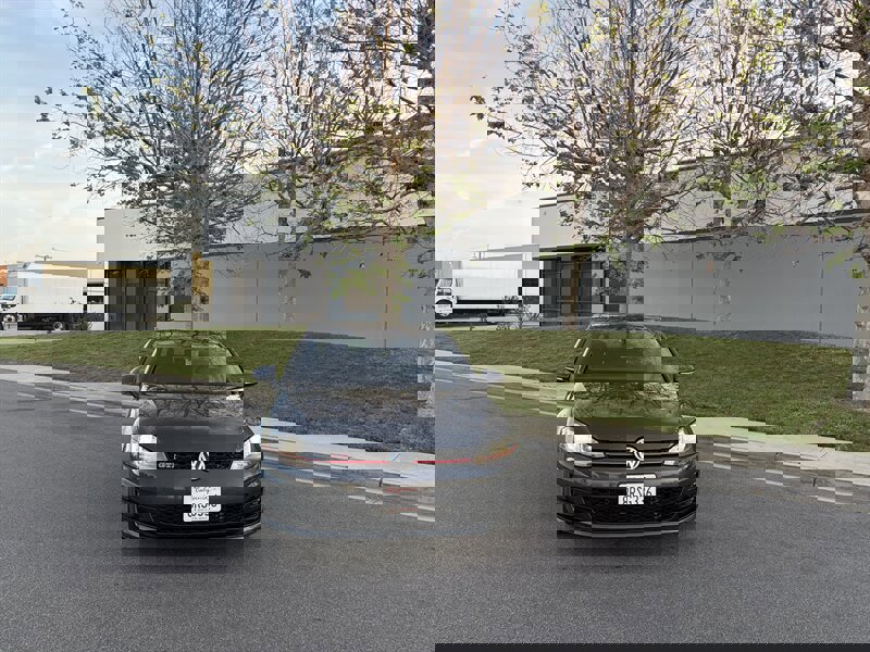 Used 2017 Volkswagen GTI SE image 3