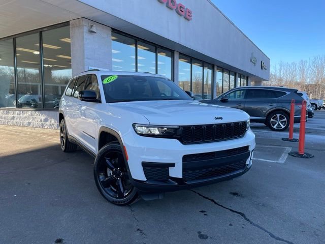 Used 2023 Jeep Grand Cherokee L Laredo image 3