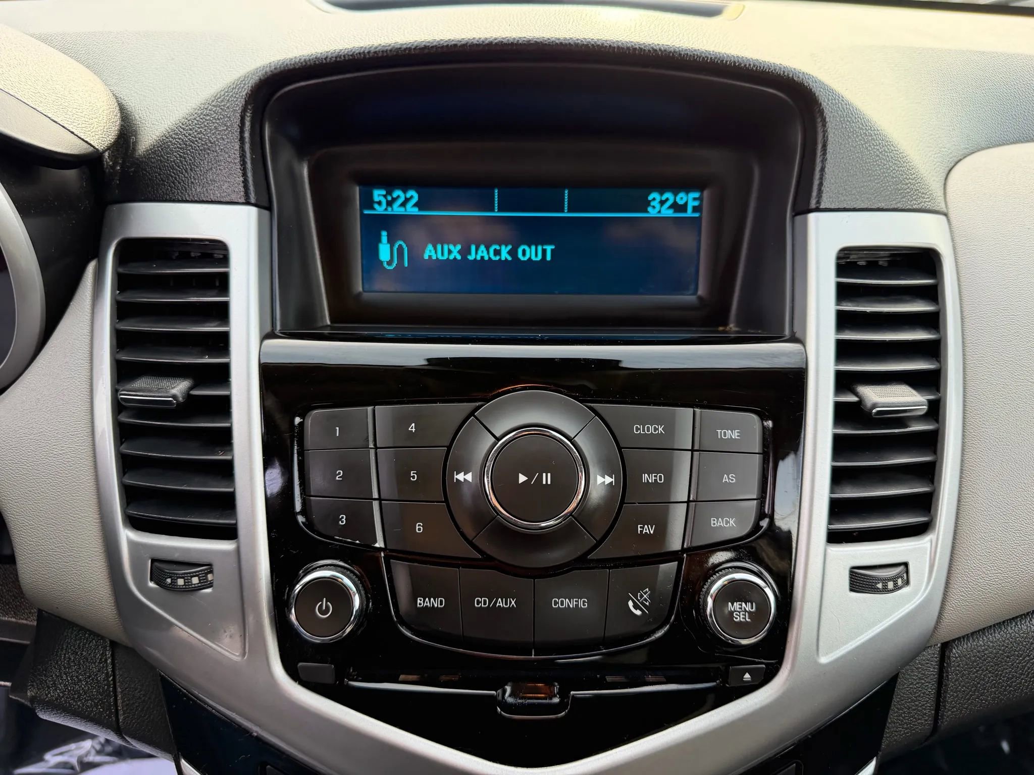 Used 2013 Chevrolet Cruze LS image 19