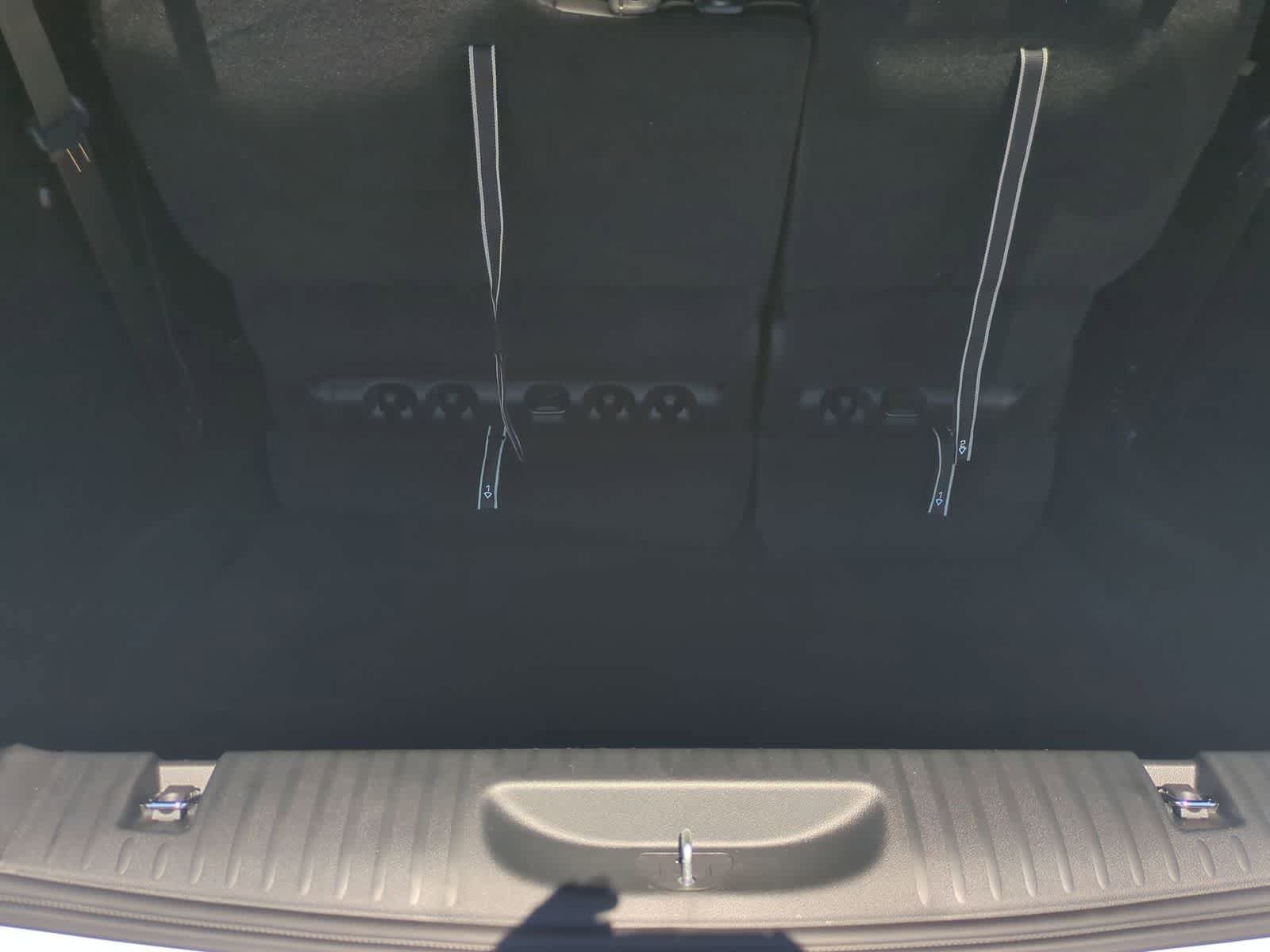New 2027 Chrysler Pacifica Select FWD image 33