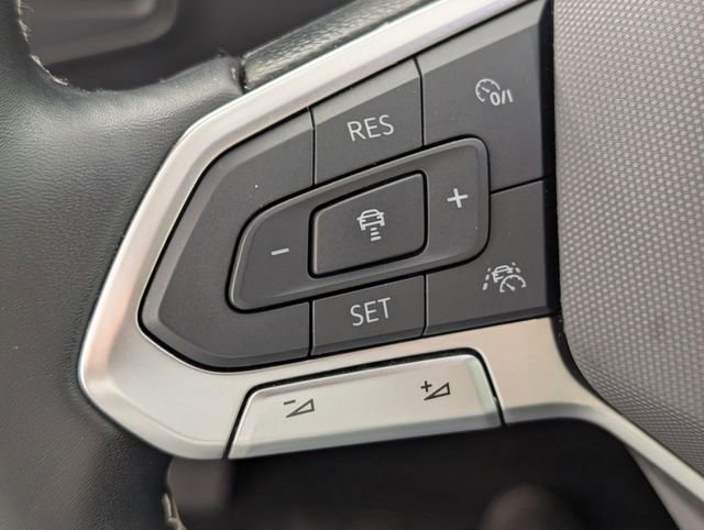 Used 2024 Volkswagen Tiguan SE image 17